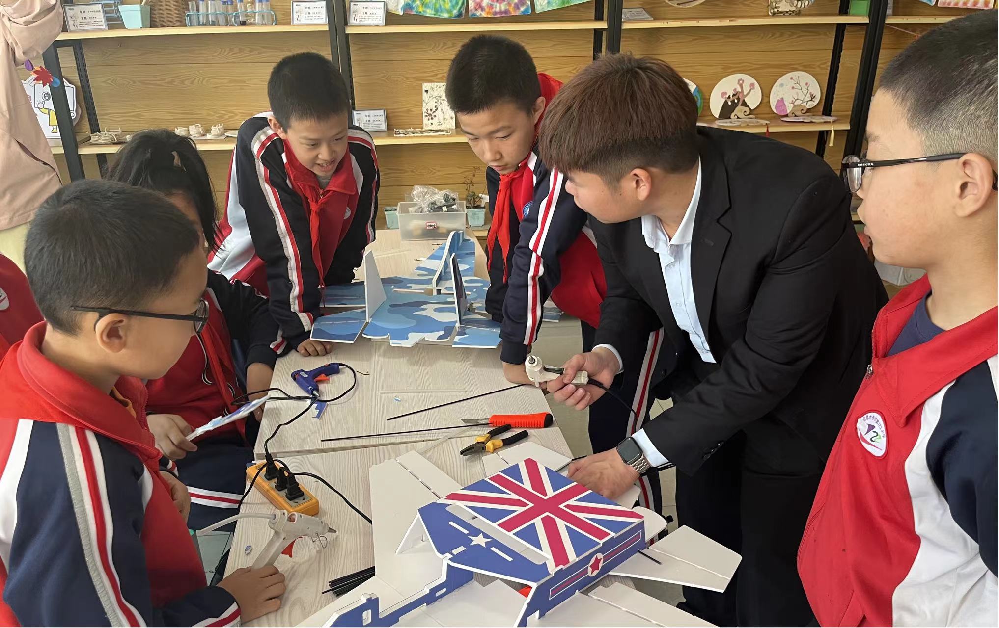 新疆青少年无人机-?；筇旌娇蘸侥Ｃ喂こё呓Ｔ?