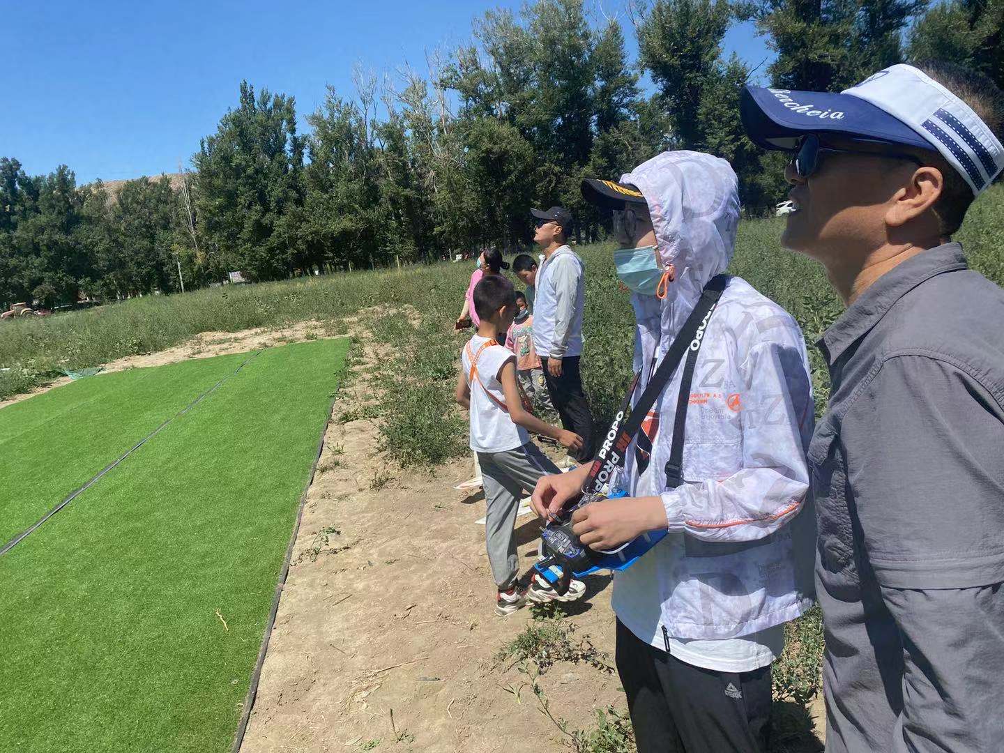 【新疆保华润天青少年无人机培训】孩子投身无人机领域,家长必知的利弊分析