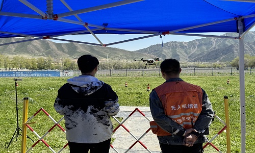 乌鲁木齐无人机飞行梦想起航:保华润天航空培训基地