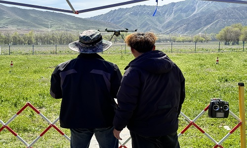 乌鲁木齐无人机飞行梦想起航:保华润天航空培训基地