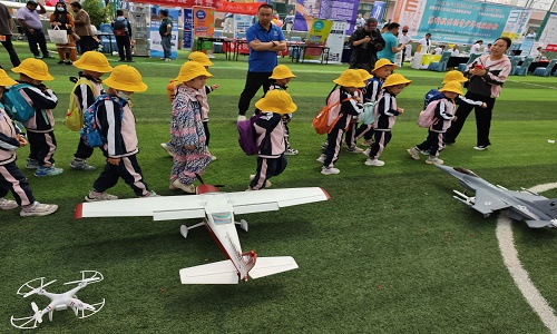 青少年无人机飞行梦:详解CAAC无人机执照等级及考取指南【新疆保华润天航空】