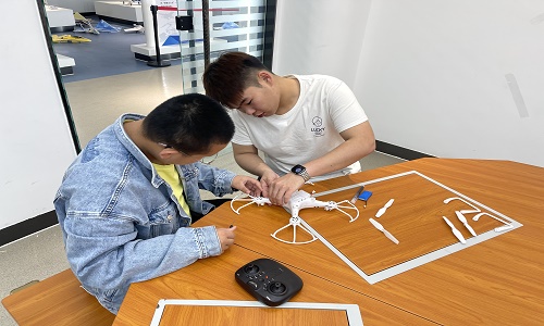 高飞的梦想,从新疆青少年无人机培训开始!【保华润天航空】