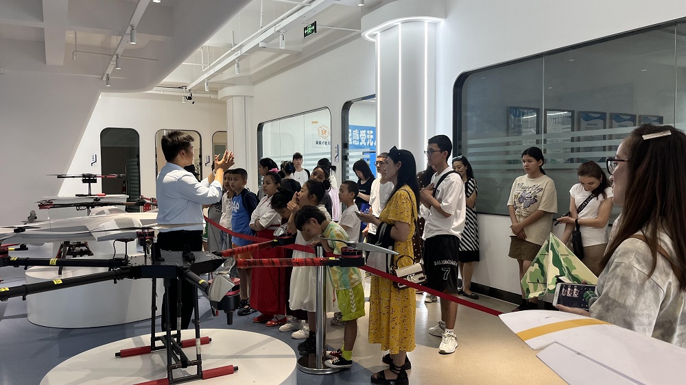 新疆青少年无人机培训丨报考无人机执照需要满足什么条件?-保华润天航空