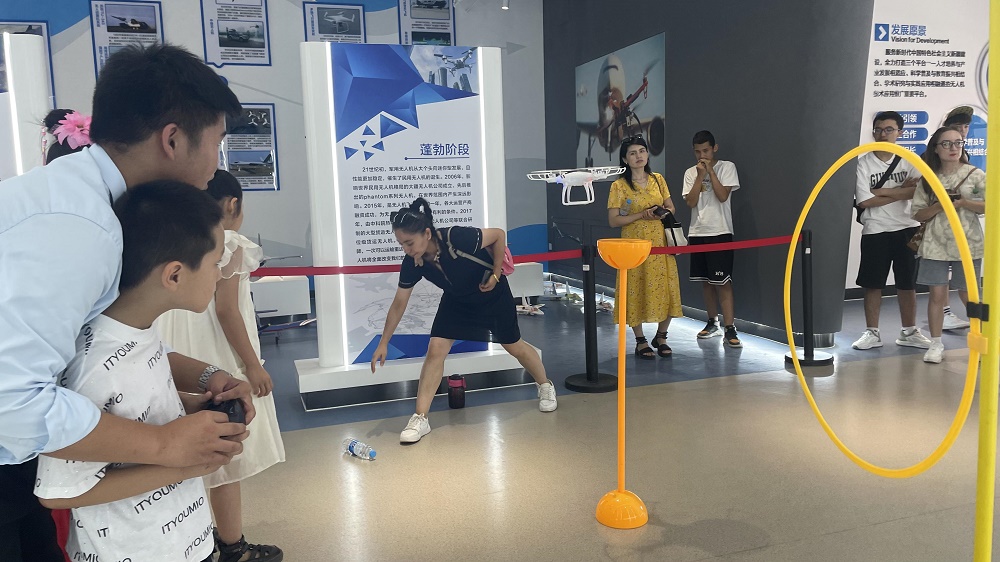 【新疆?；筇旌娇铡俊?掀起天空的面纱，从青少年无人机培训开始