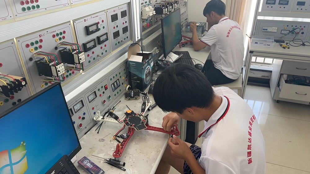 【新疆青少年无人机培训】无人机装调检修技术：低空经济的新引擎-?；筇旌娇? title=