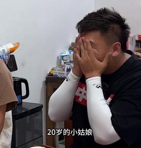 澳门天天好挂牌正版和养3弟妹女生遭堵门与女孩不堪养活三弟妹压力轻生续