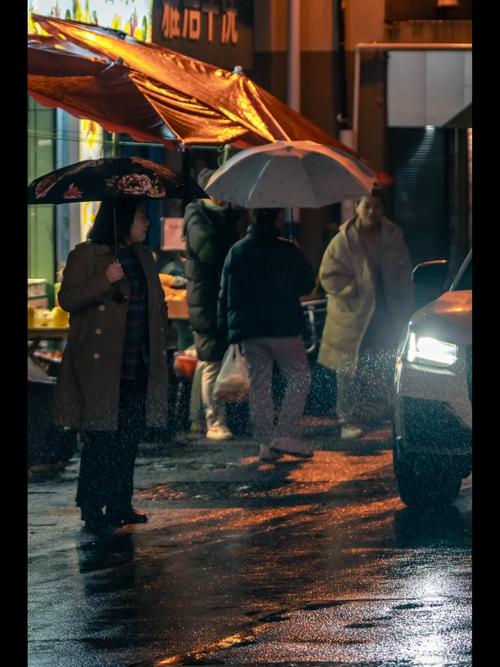 2025澳门天天开奖大全和教授雨夜爬山坠崖与教授雨夜爬山坠崖的故事