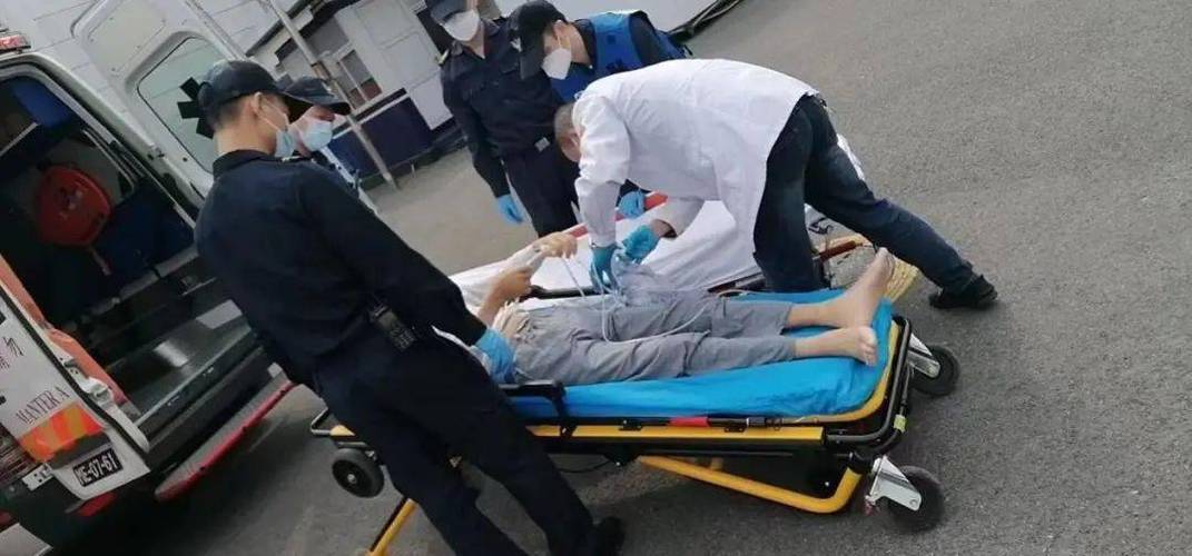 新澳门今晚开奖结果号码查询表和救护车与私家车相撞与救护车与私家车相撞侧翻 医院回应